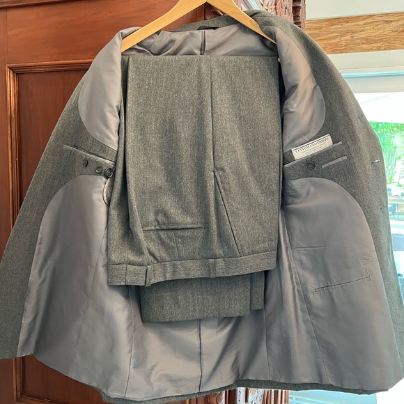 Men's Two Piece Suit - Picture 4 of 15